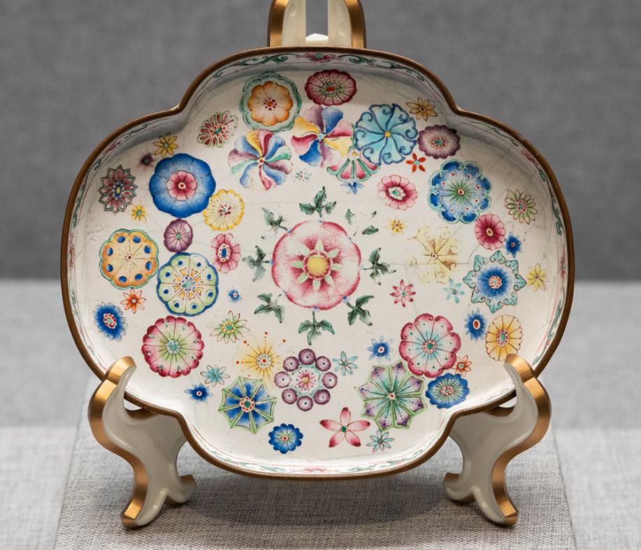 DSC03804-团花纹四曲盘-清-珐琅