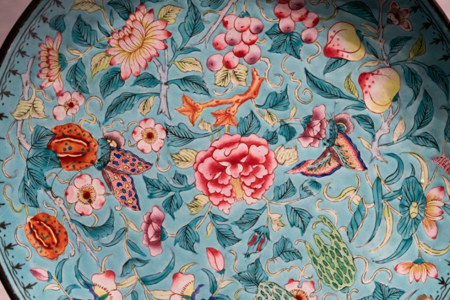 DSC03706-花蝶瓜果纹盘-清-珐琅