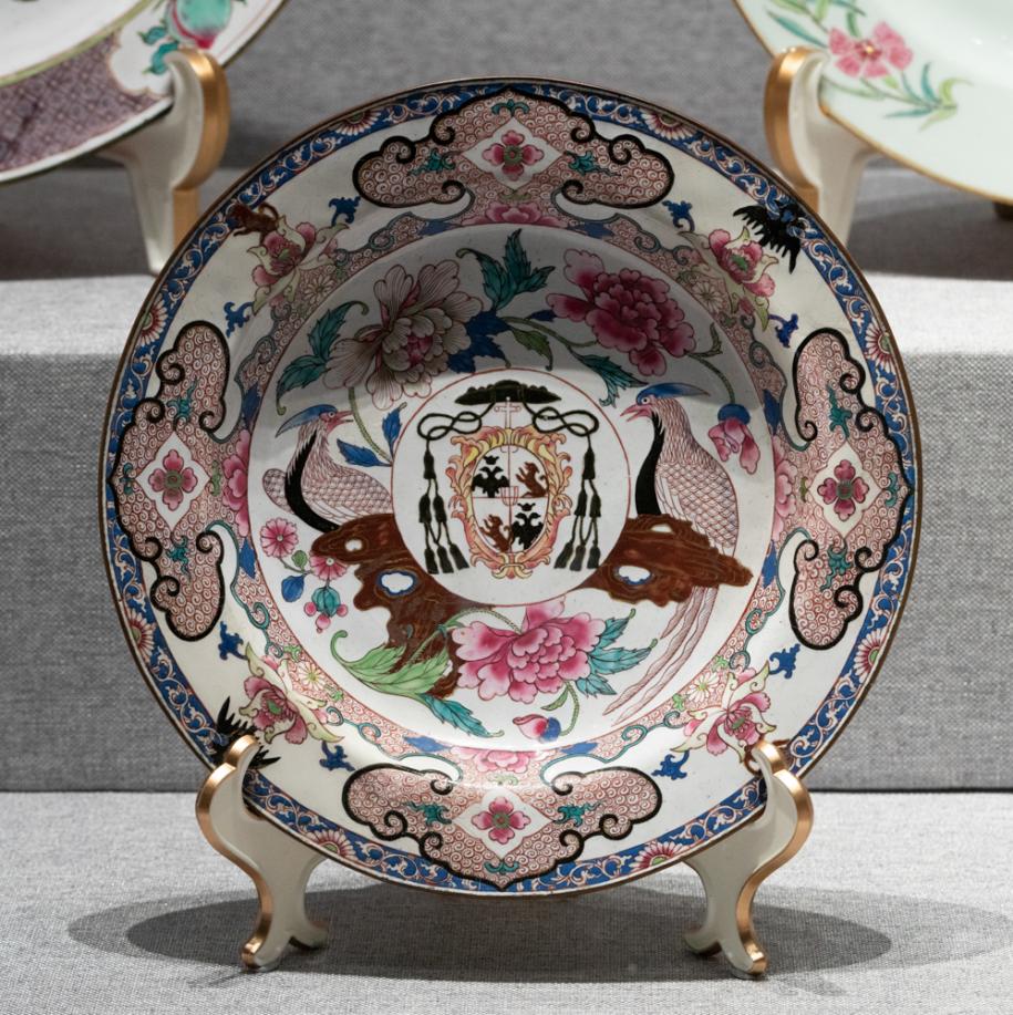 DSC03594-开光绶带牡丹图纹章盘-清-珐琅