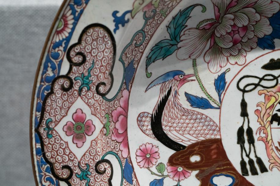 DSC03596-开光绶带牡丹图纹章盘-清-珐琅