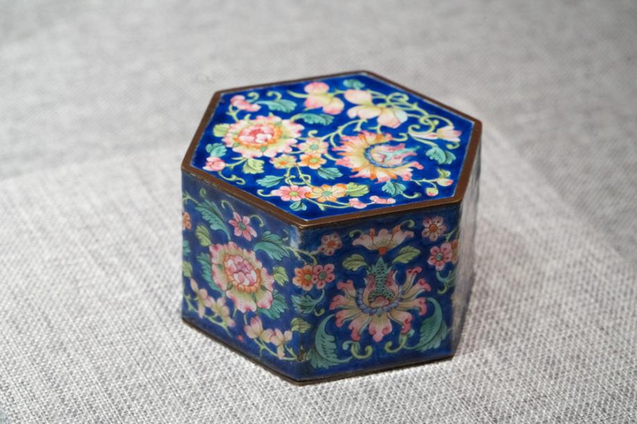 DSC03716-缠枝西番莲纹盒-清-珐琅