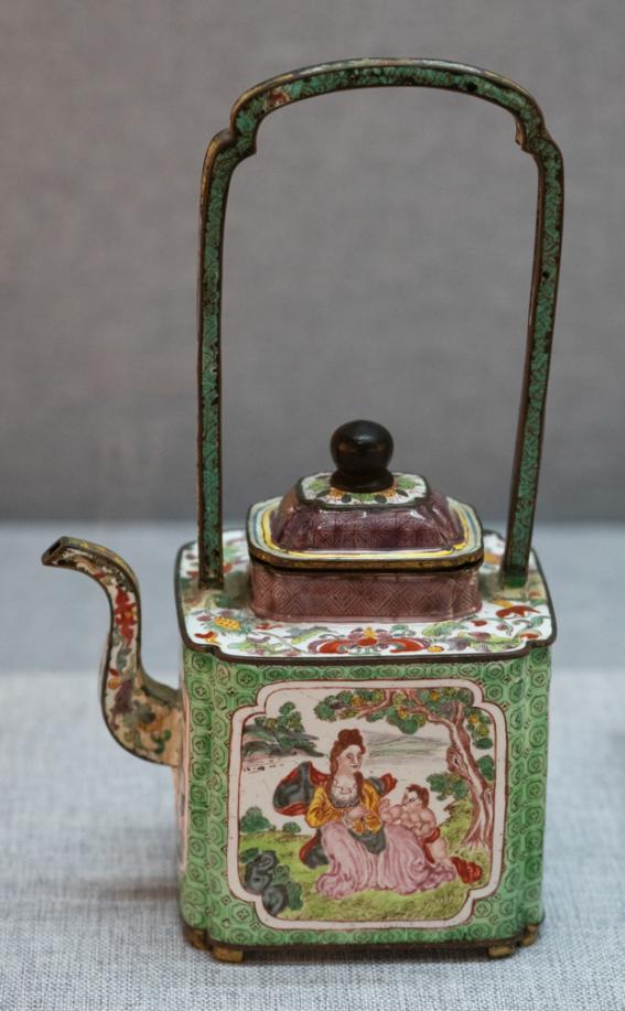 DSC03559-锦地开光西洋人物图委角茶壶-清