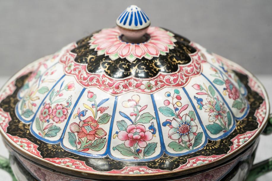 DSC03885-花卉纹双耳盖碗-清-珐琅