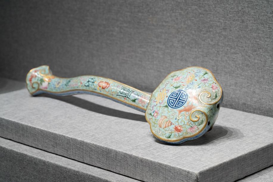 DSC03822-「福寿康宁」八吉祥纹如意-清-珐琅