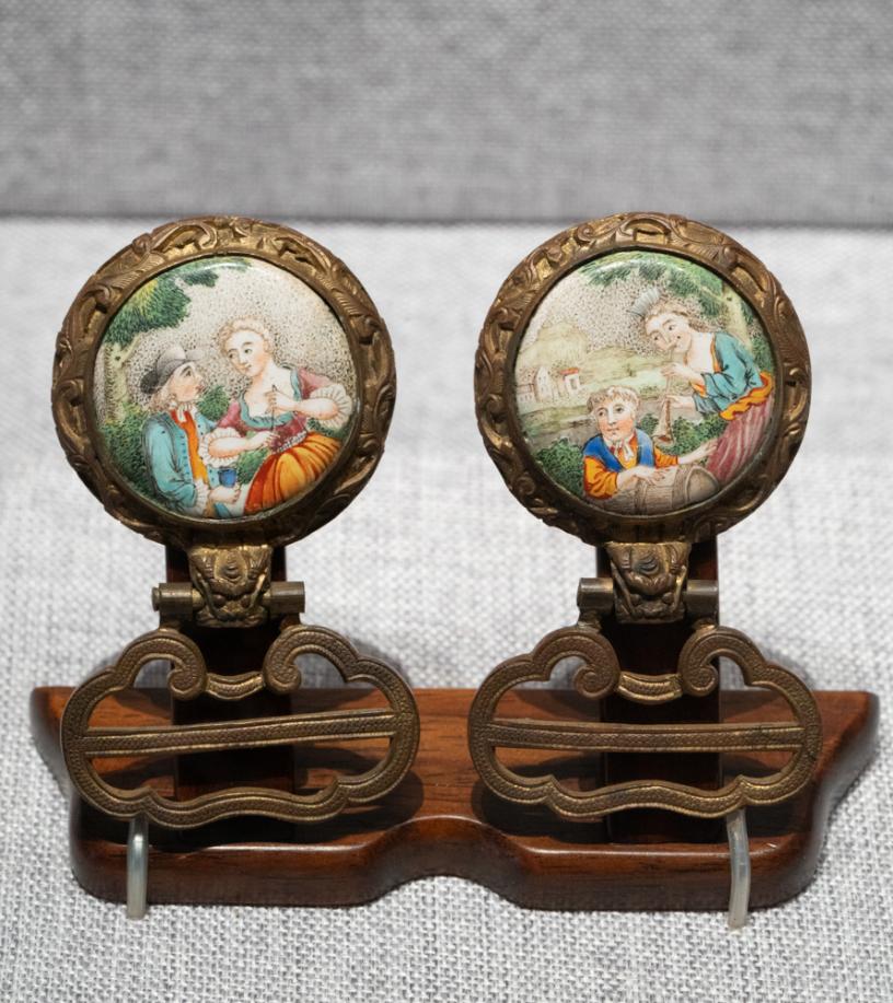 DSC03721-嵌西洋人物画珐琅片铜鎏金带饰-清-珐琅