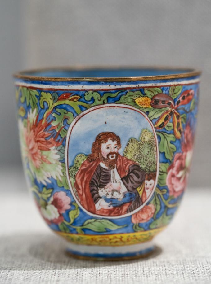 DSC03606-开光西洋人物图杯-清-珐琅