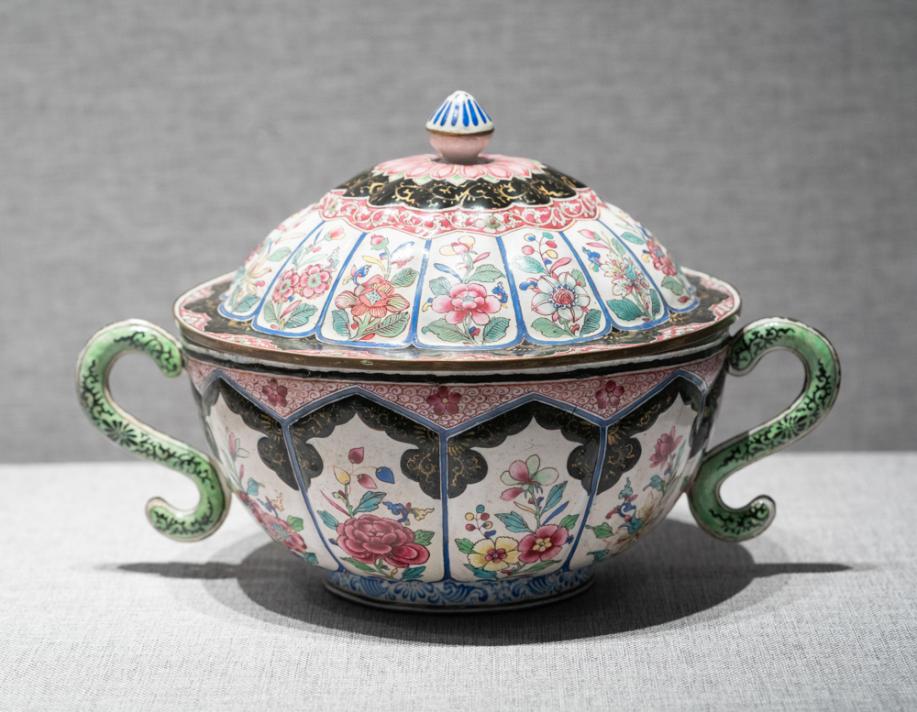 DSC03884-花卉纹双耳盖碗-清-珐琅