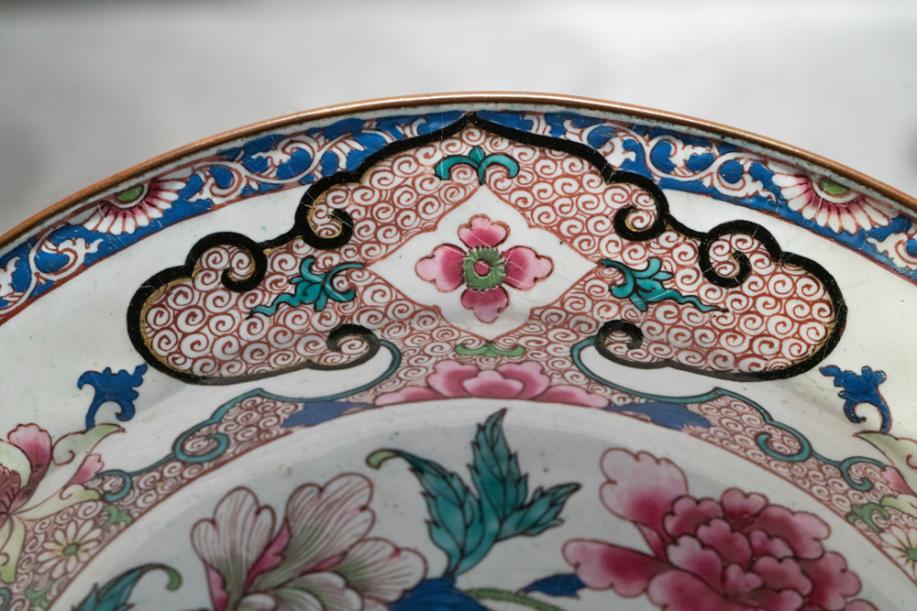 DSC03599-开光绶带牡丹图纹章盘-清-珐琅