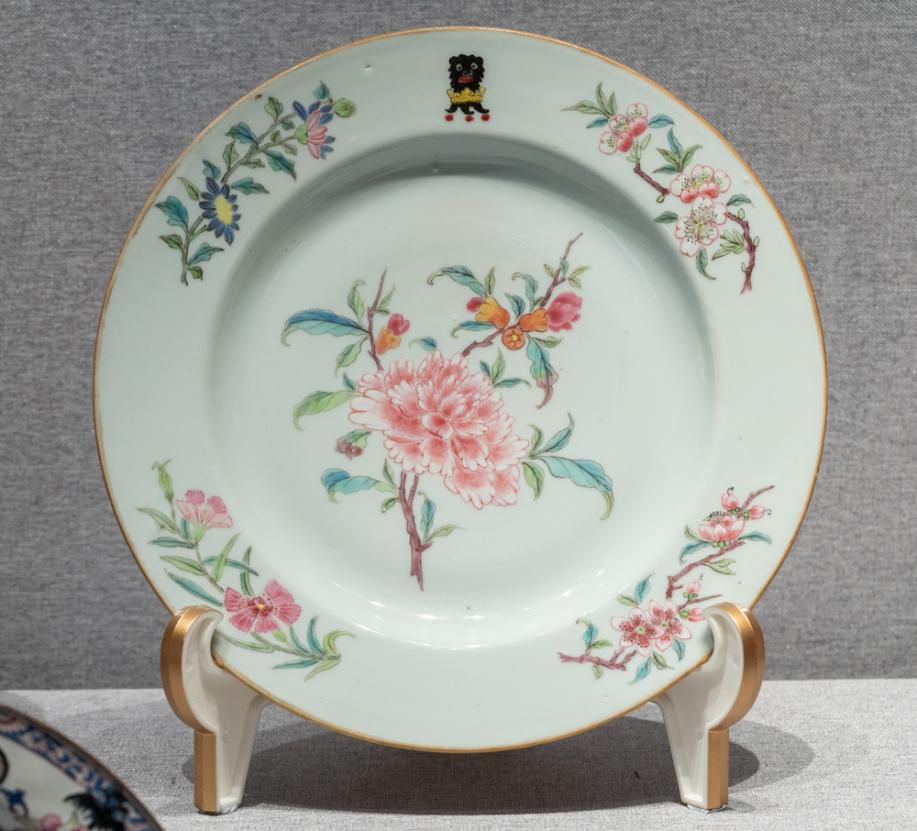 dsc03589-广彩花卉纹章盘-清-珐琅